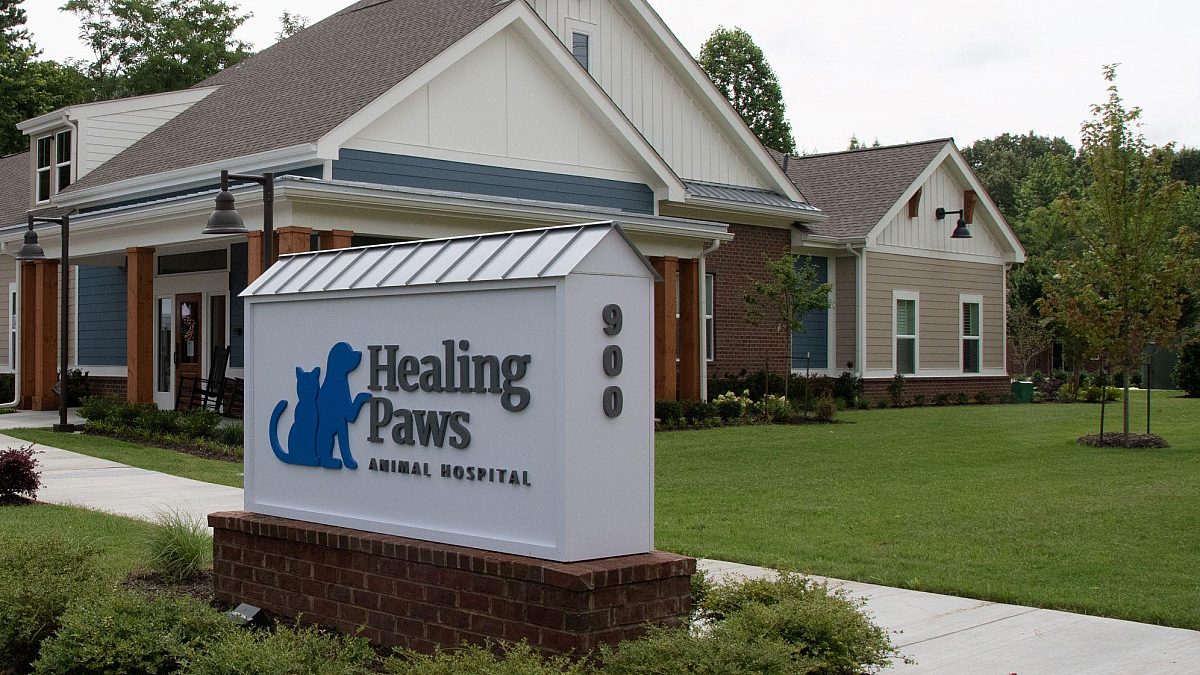 Healing Paws Clinic Exterior Sign